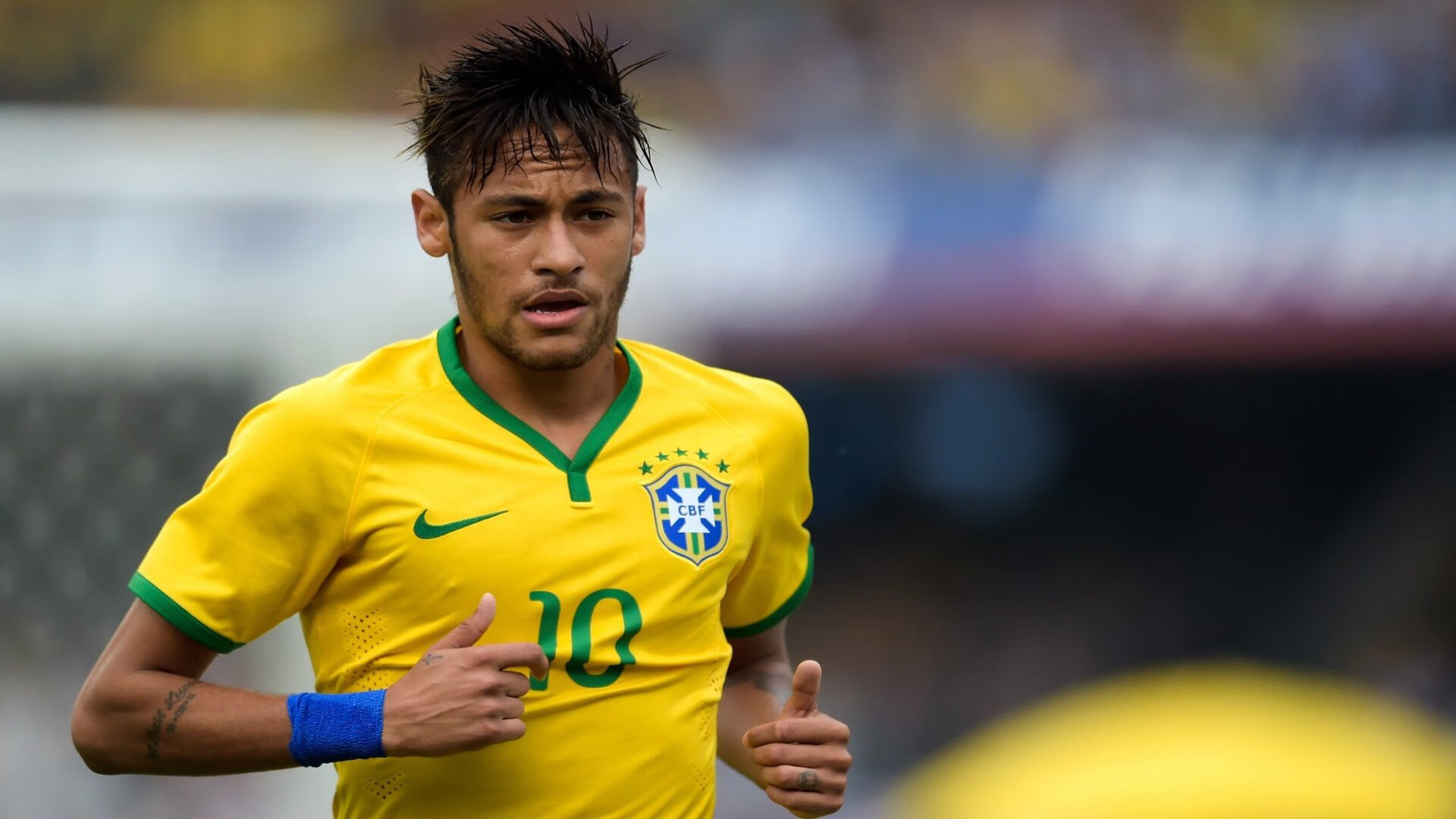 综合体育系“无声接力赛” 禁止喊话改用手势